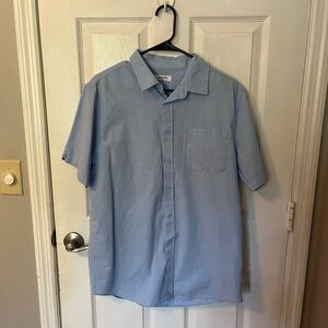 Men’s blue short sleeve button-up shirt